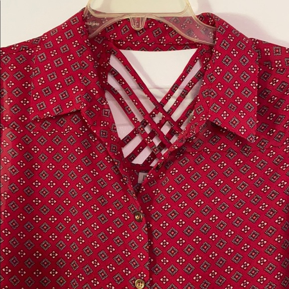 Unique top with cut-out design on the upper back —so cute! - Picture 2 of 13